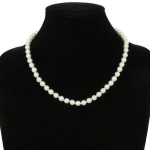 White Pearlescent Pearl Beaded Necklace